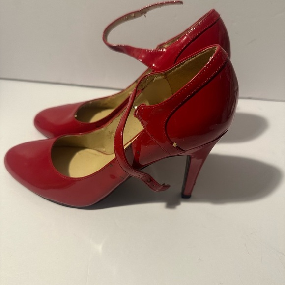 Elegant Red Vintage Nine West Women's Shoes - Picture 4 of 9